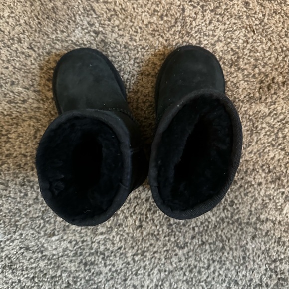 Toddler UGG Classic II Boot - Picture 6 of 6